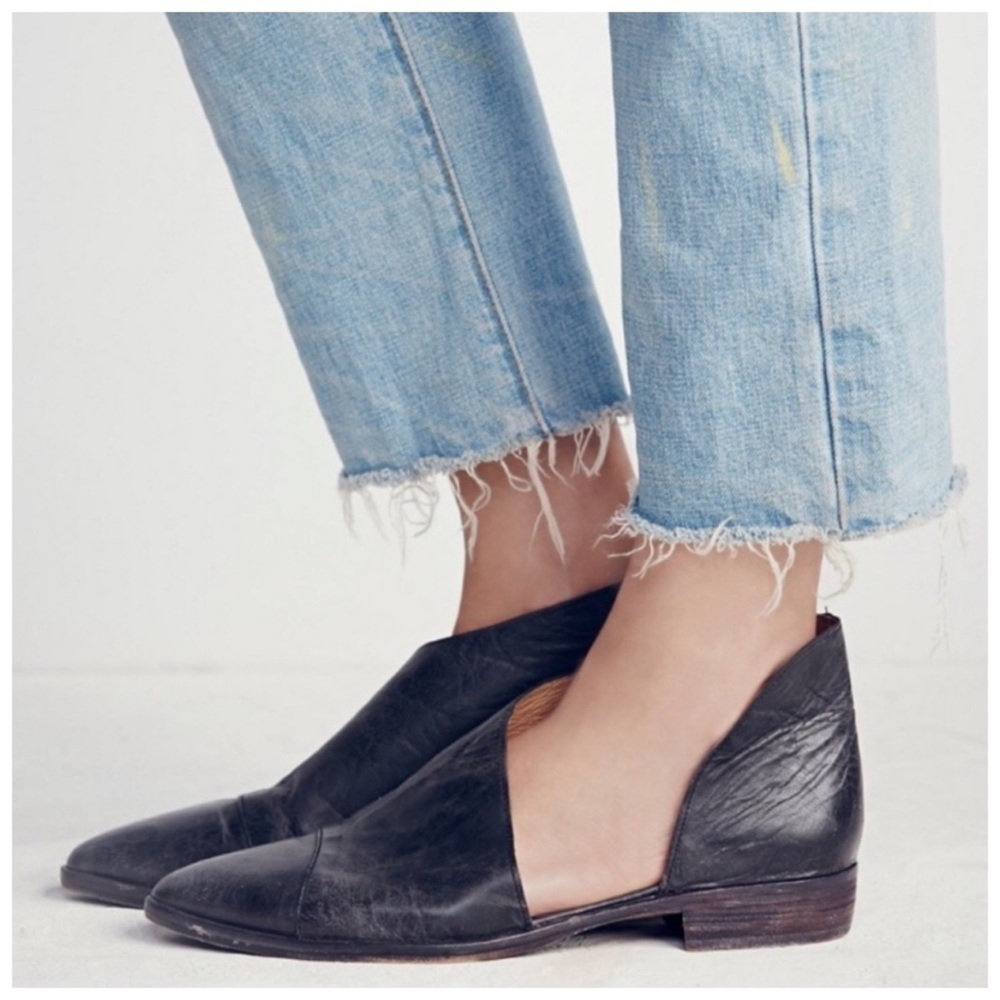FREE PEOPLE Black Royale Pointy Toe Flat Leather Sz 7.5 (38)